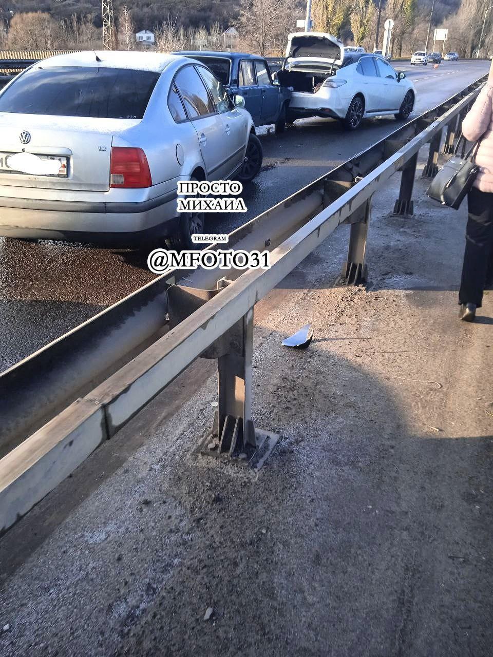 А на Костюкова в областном центре столкнулись семь машин, сообщают очевидцы А на Костюкова в областном центре столкнулись семь машин, сообщают очевидцы