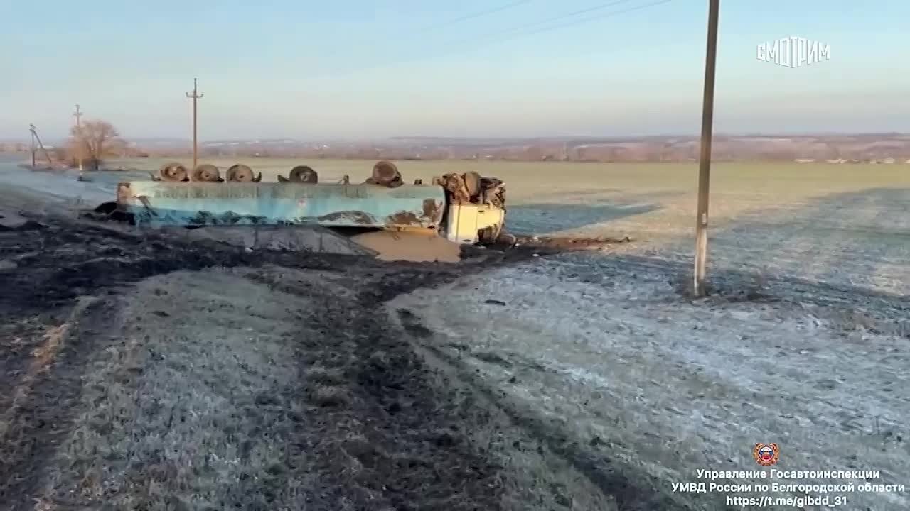 Автобус с рабочими столкнулся с грузовиком в районе села Малобыково в Белгородской области