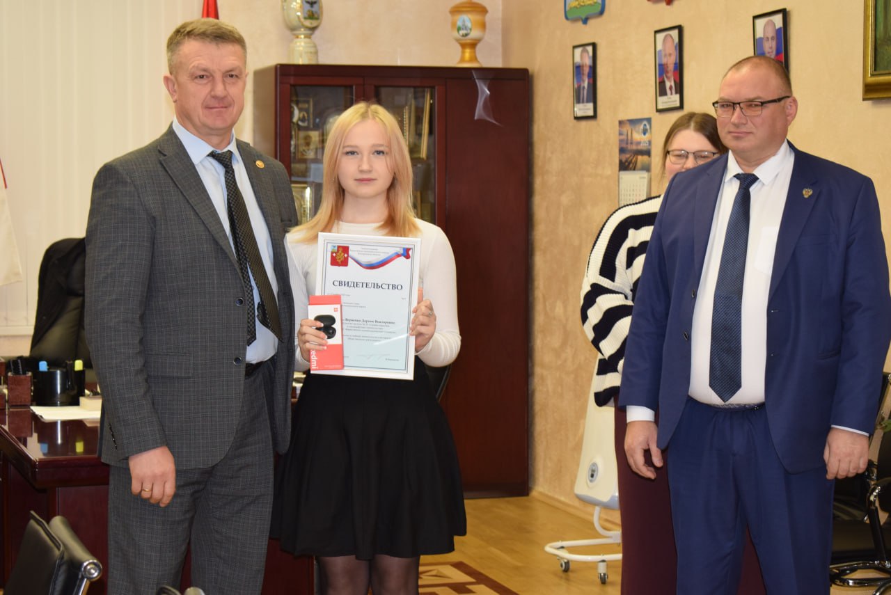 На протяжении почти двадцати лет в Борисовском муниципальном округе реализуется программа поддержки талантливой молодежи — именная стипендия главы округа На протяжении почти двадцати лет в Борисовском муниципальном округе реализуется программа поддержки талантливой молодежи — именная стипендия главы округа