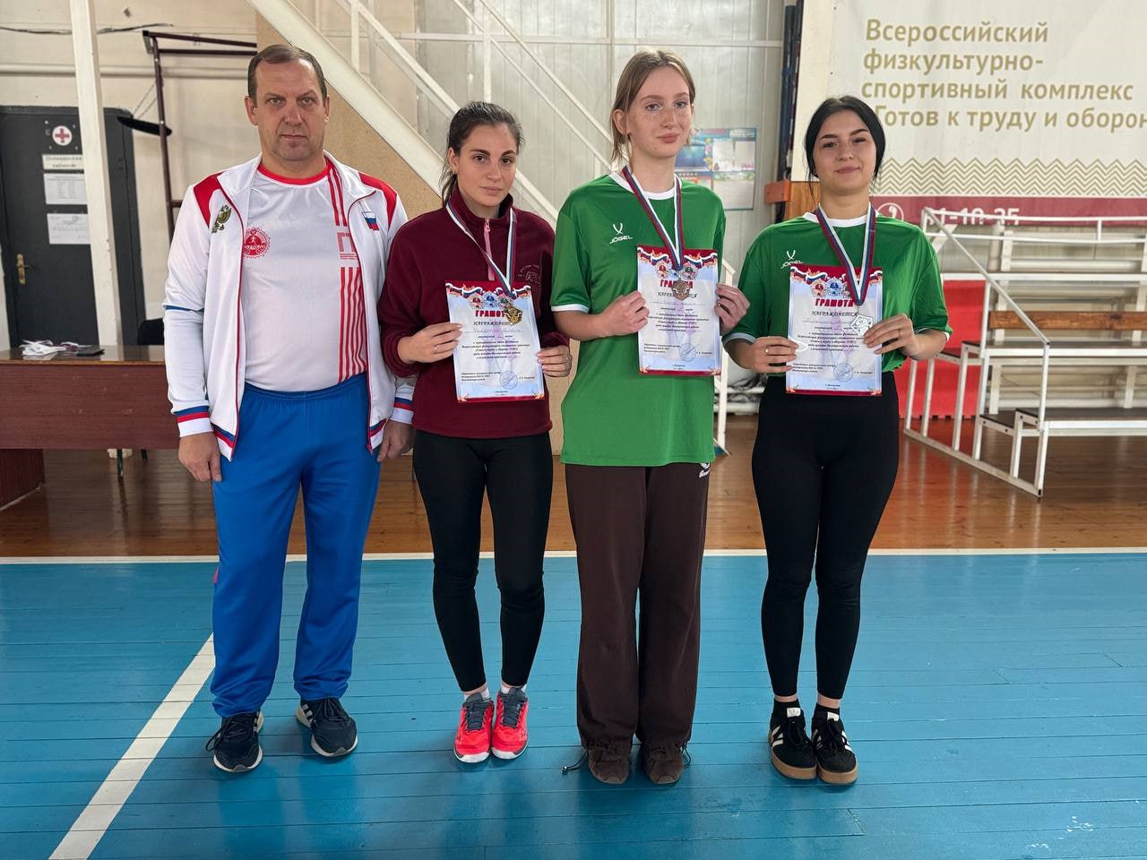 На базе детско-юношеской спортивной школы посёлка Волоконовка состоялся муниципальный фестиваль Всероссийского физкультурно-спортивного комплекса «Готов к труду и обороне» среди жителей района 20-39 лет На базе детско-юношеской спортивной школы посёлка Волоконовка состоялся муниципальный фестиваль Всероссийского физкультурно-спортивного комплекса «Готов к труду и обороне» среди жителей района 20-39 лет