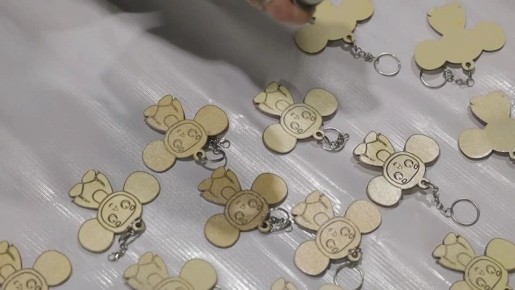 Волонтёры в Белгороде раздают пешеходам светоотражающие повязки