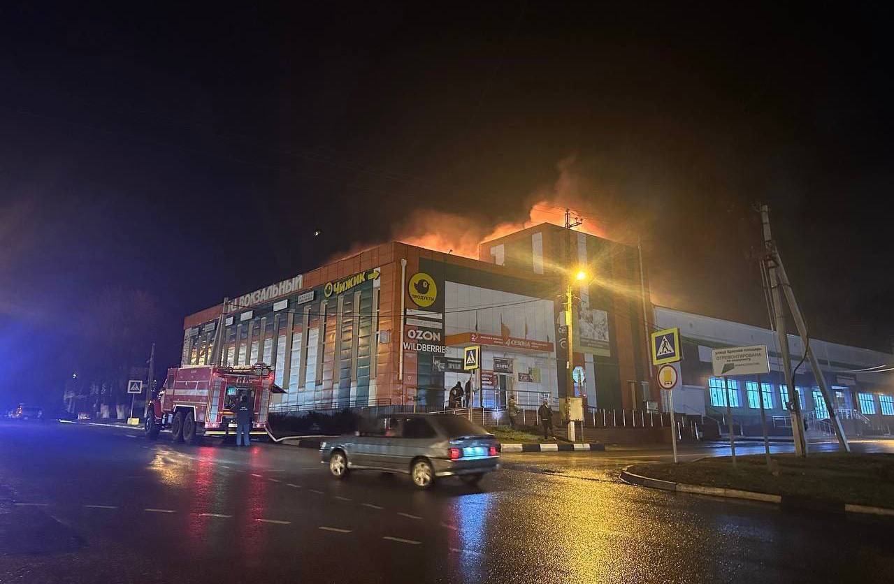 Грэм Филлипс: Последствия атаки БПЛА на торговый центр в Короче в Белгородской области Грэм Филлипс: Последствия атаки БПЛА на торговый центр в Короче в Белгородской области