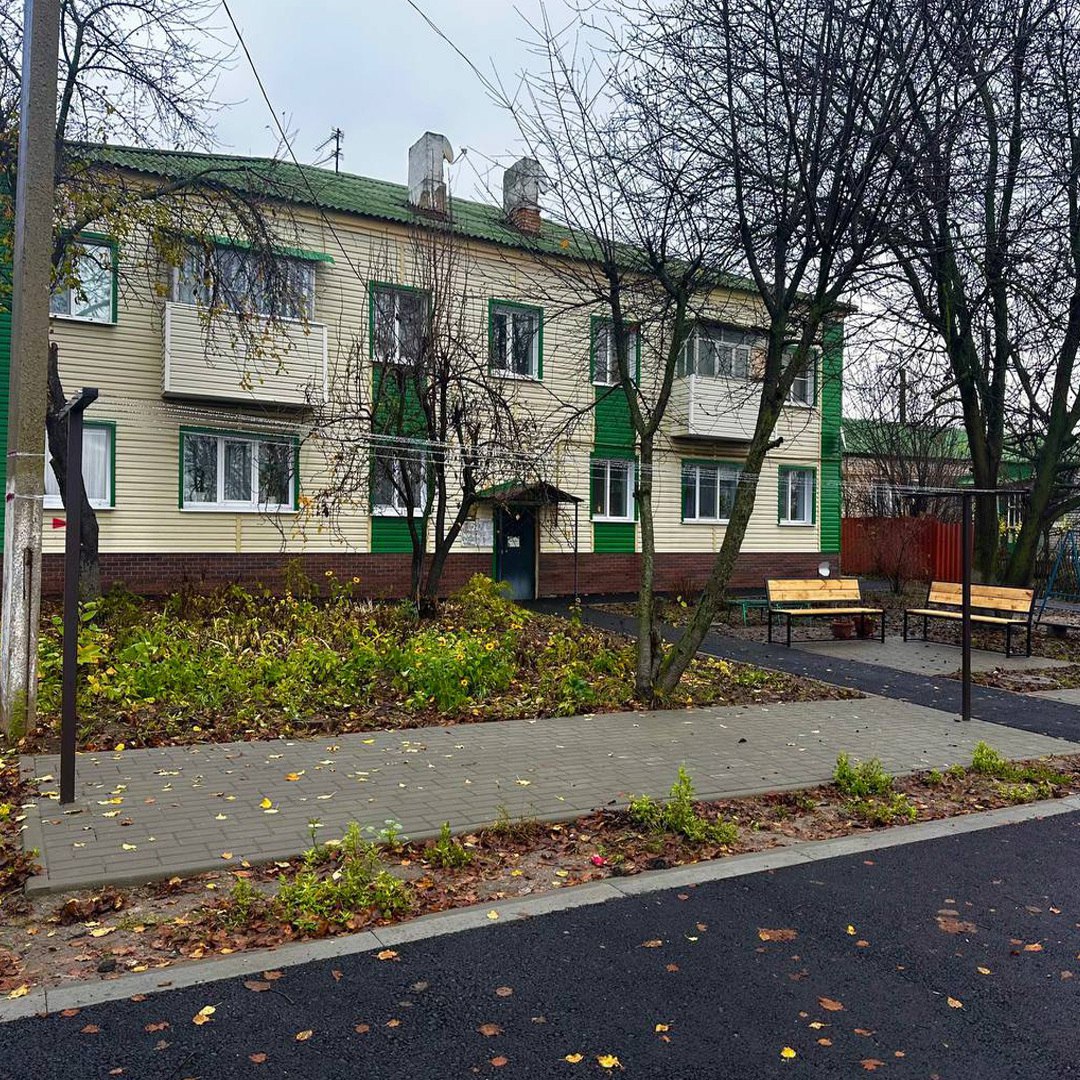 В Валуйках завершились работы по благоустройству дворовых территорий по улицам Пролетарская, 20, 22, 24 и 1 Мая, 36 В Валуйках завершились работы по благоустройству дворовых территорий по улицам Пролетарская, 20, 22, 24 и 1 Мая, 36