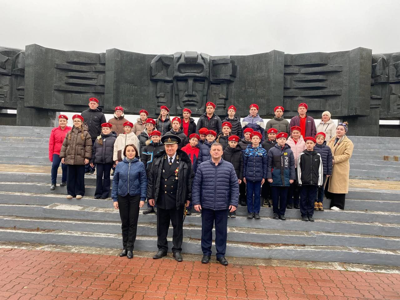 Олег Медведев: На мемориале «Курская Дуга» прошла церемония вступления учащихся МБОУ "Терновская ООШ" в ряды Всероссийского детско-юношеского военно-патриотического общественного движения «Юнармия» Олег Медведев: На мемориале «Курская Дуга» прошла церемония вступления учащихся МБОУ "Терновская ООШ" в ряды Всероссийского детско-юношеского военно-патриотического общественного движения «Юнармия»