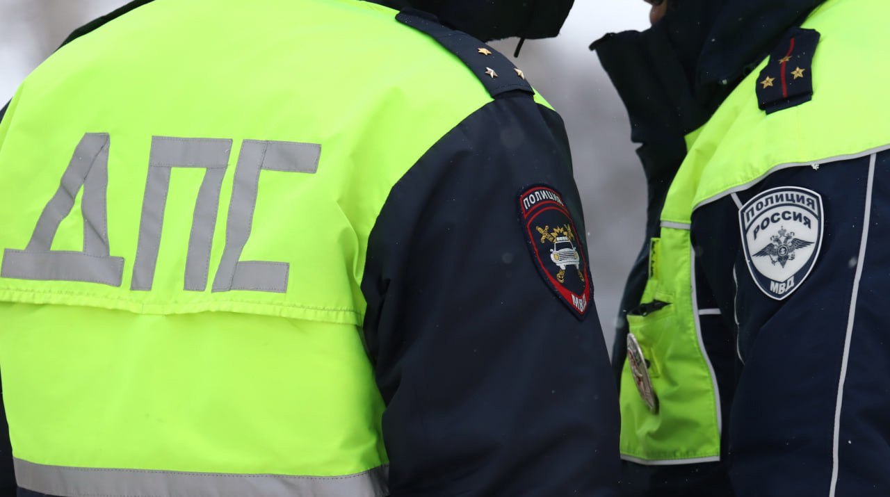 Белгородские автоинспекторы провели профилактические мероприятия на парковке одного из крупных гипермаркетов