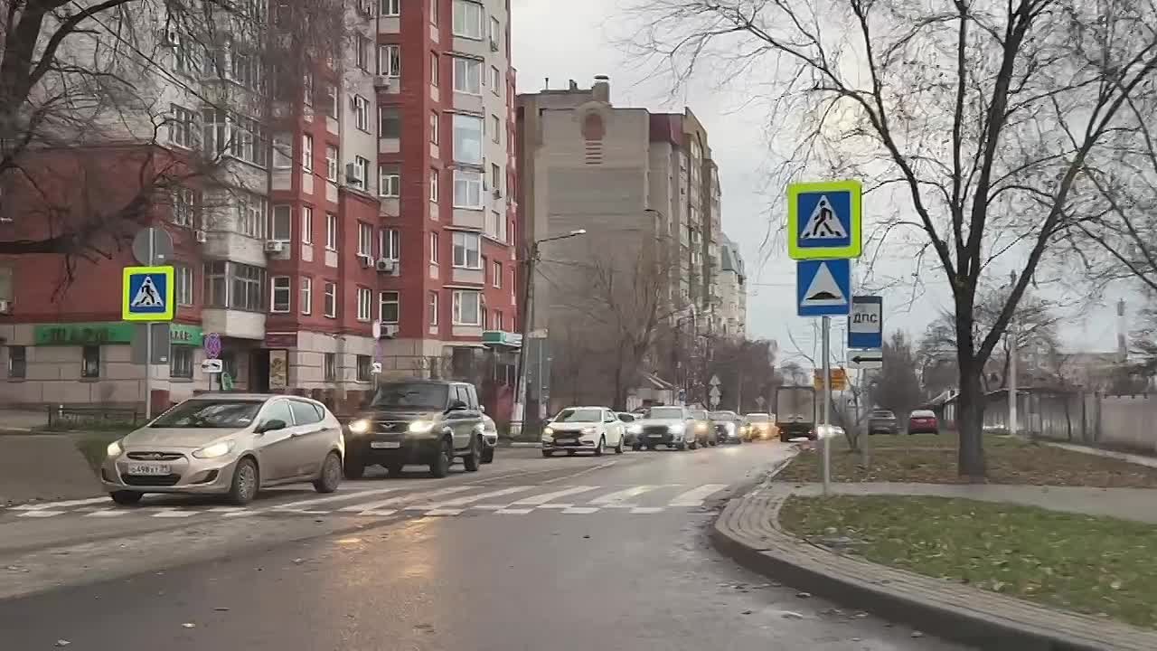 Доброе утро, друзья. Водители не забывайте о том, что необходимо быть особенно внимательными вблизи школ снижайте скорость перед пешеходным переходом заранее