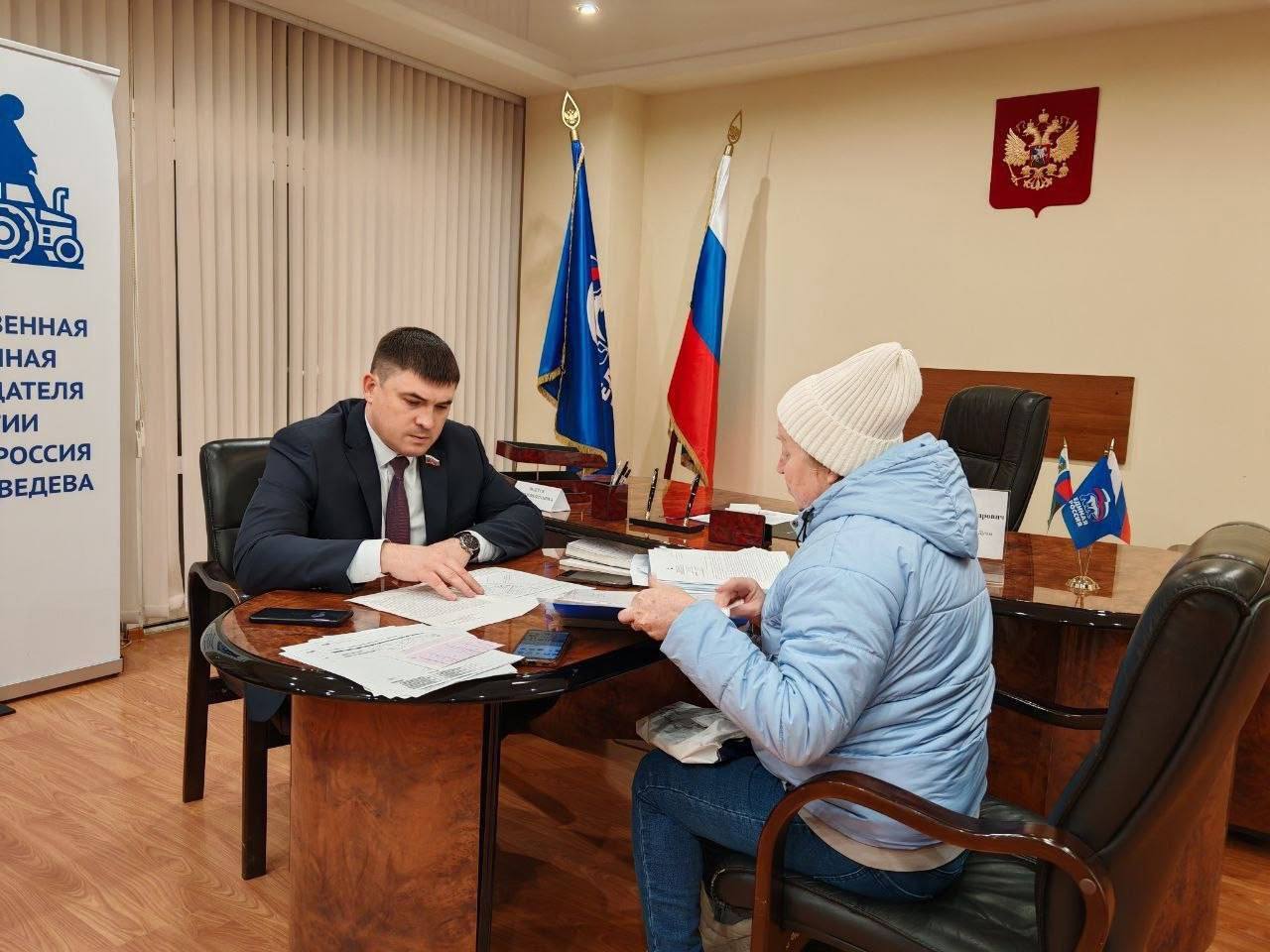 Депутаты областной Думы продолжают активно оказывать содействие в решении проблем земляков Депутаты областной Думы продолжают активно оказывать содействие в решении проблем земляков