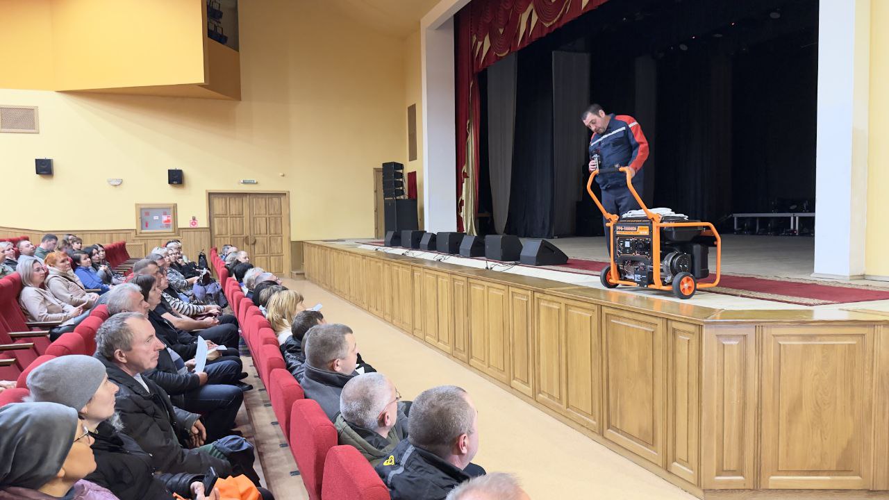 Хотя бы раз в три месяца генератор лучше заводить в тестовом режиме: жители Майского и Таврово учатся безопасно использовать резервные источники электроснабжения Хотя бы раз в три месяца генератор лучше заводить в тестовом режиме: жители Майского и Таврово учатся безопасно использовать резервные источники электроснабжения