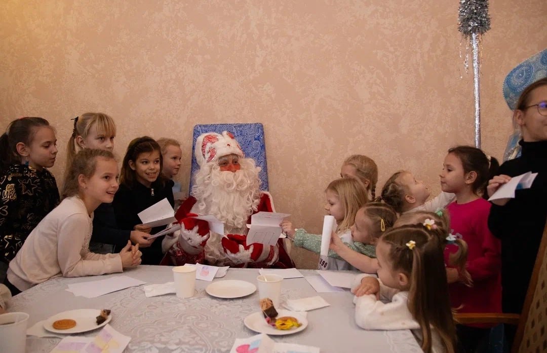 У юных шебекинцев вчера состоялся настоящий праздник – День рождения Дедушки Мороза! У юных шебекинцев вчера состоялся настоящий праздник – День рождения Дедушки Мороза!