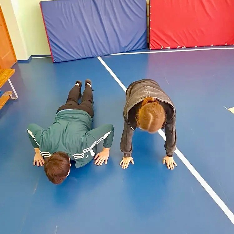 Выпускники 9-х и 11-х классов общеобразовательных учреждений Шебекинского округа приступили к сдаче нормативов Всероссийского физкультурно-спортивного комплекса «Готов к труду и обороне» Выпускники 9-х и 11-х классов общеобразовательных учреждений Шебекинского округа приступили к сдаче нормативов Всероссийского физкультурно-спортивного комплекса «Готов к труду и обороне»