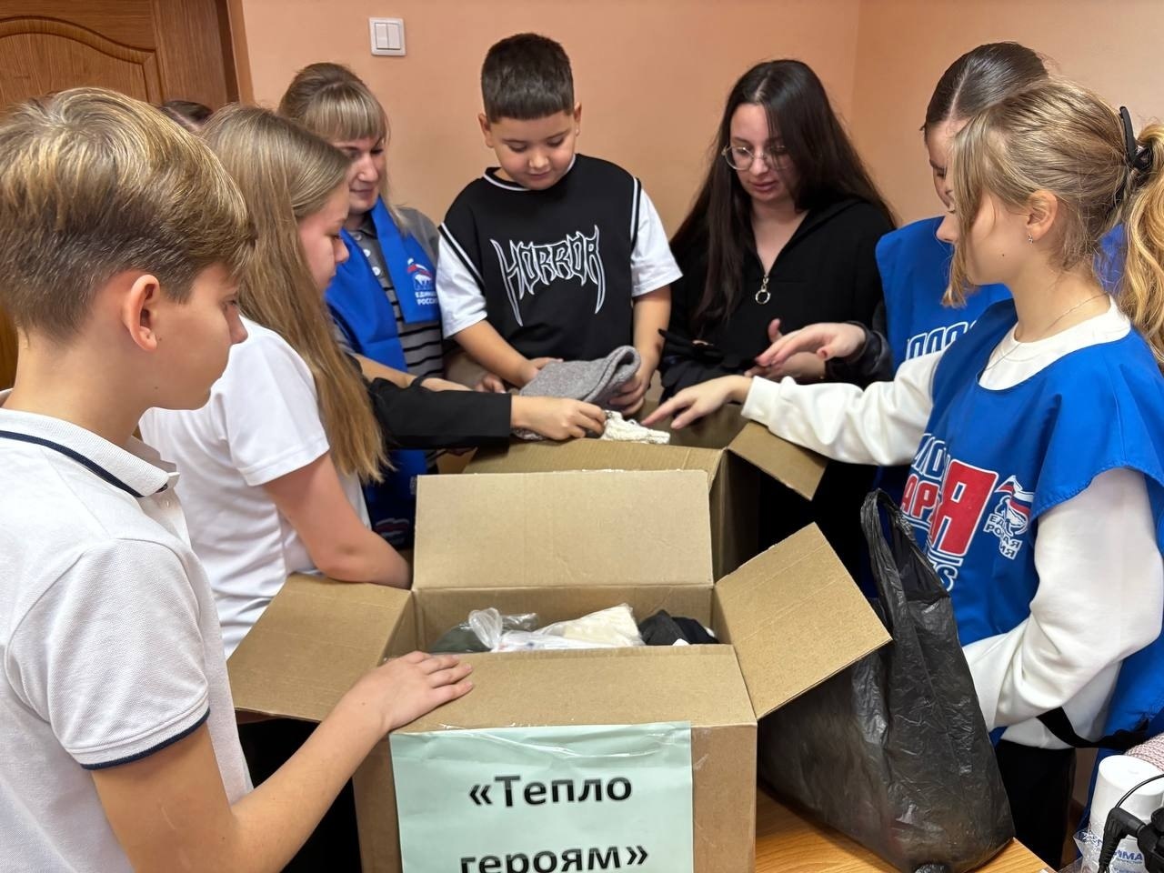 В акции «Тепло для Героя» участие принимают активисты из Шебекинского округа В акции «Тепло для Героя» участие принимают активисты из Шебекинского округа
