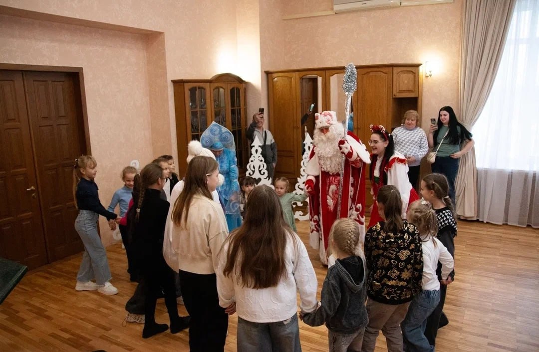 У юных шебекинцев вчера состоялся настоящий праздник – День рождения Дедушки Мороза! У юных шебекинцев вчера состоялся настоящий праздник – День рождения Дедушки Мороза!