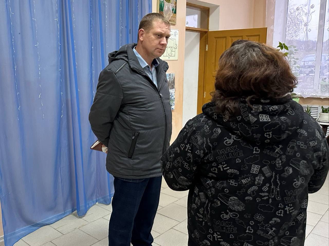 Татьяна Киричкова: На встрече с жителями села Верхняя Серебрянка обсудили оперативную обстановку на территории нашего округа, рассказали о мерах безопасности, благоустройстве территории и кибермошенничестве Татьяна Киричкова: На встрече с жителями села Верхняя Серебрянка обсудили оперативную обстановку на территории нашего округа, рассказали о мерах безопасности, благоустройстве территории и кибермошенничестве