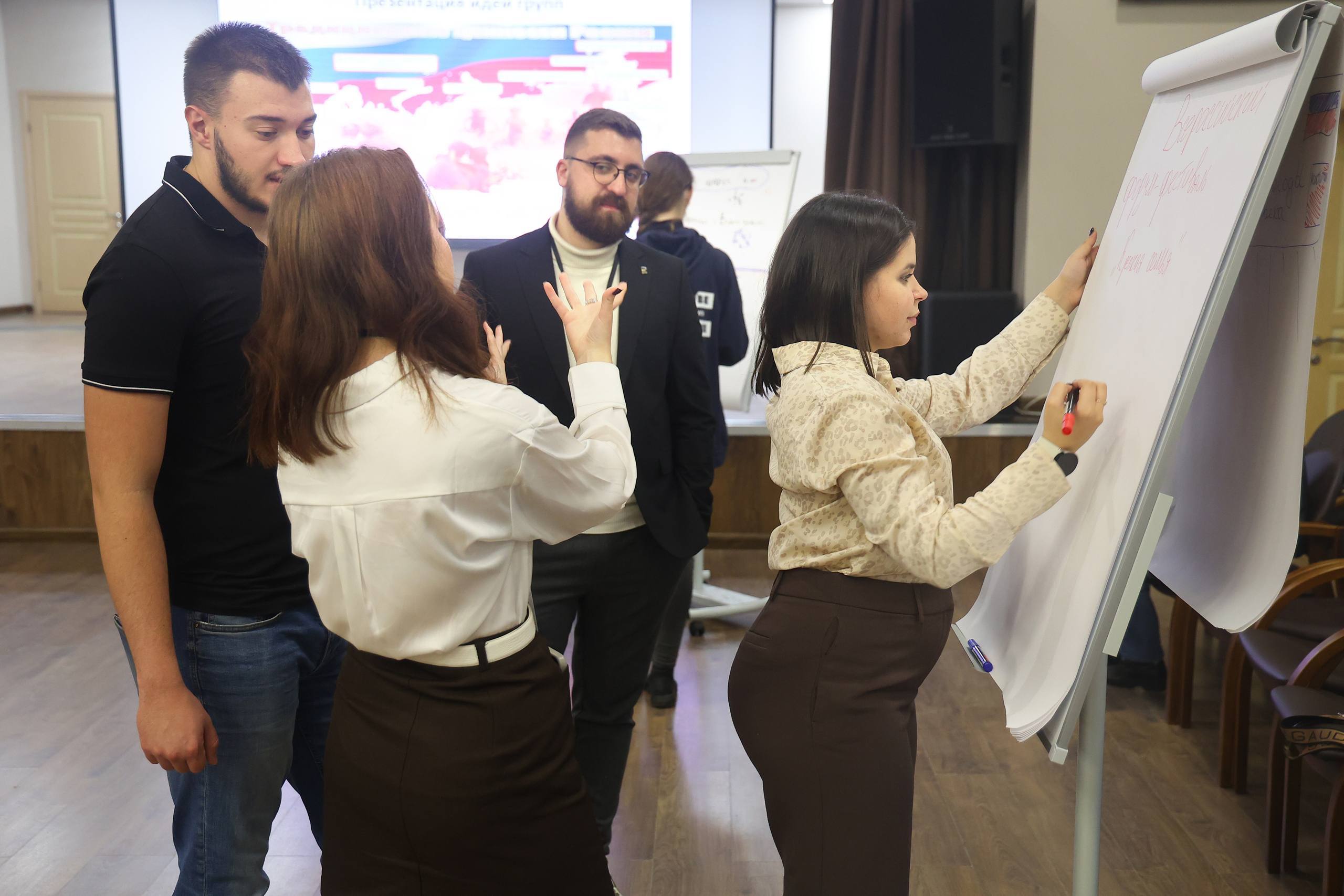 Члены Молодёжного парламента при Белгородской областной Думе приняли участие в межрегиональном патриотическом форуме «Благородная Россия» Члены Молодёжного парламента при Белгородской областной Думе приняли участие в межрегиональном патриотическом форуме «Благородная Россия»