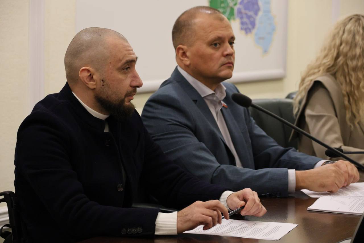 Юрий Клепиков: В преддверии ноябрьского заседания Белгородской областной Думы первыми к работе приступили комитеты по законодательству, местному самоуправлению и безопасности, по молодёжной политике, спорту и развитию... Юрий Клепиков: В преддверии ноябрьского заседания Белгородской областной Думы первыми к работе приступили комитеты по законодательству, местному самоуправлению и безопасности, по молодёжной политике, спорту и развитию...