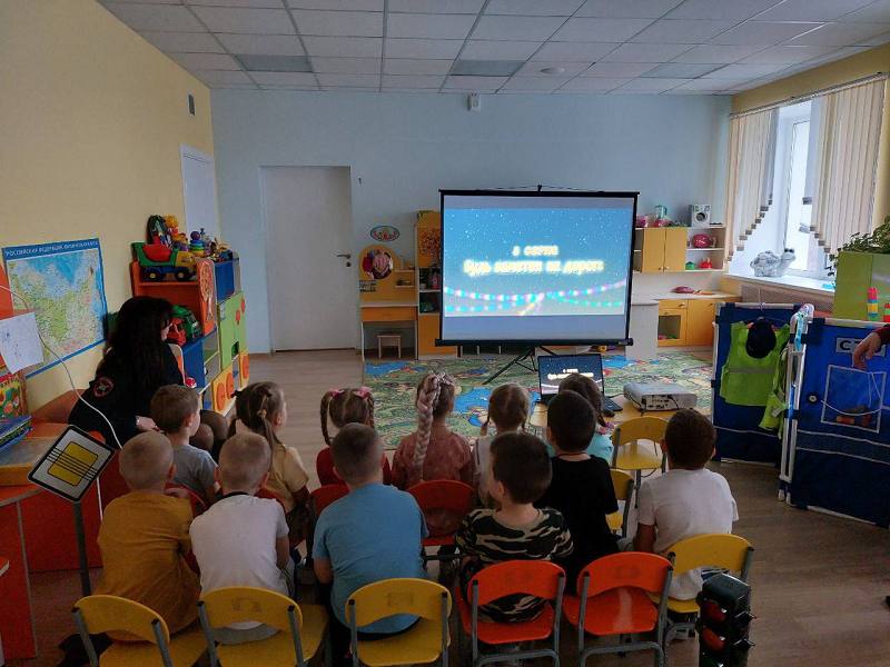 В рамках празднования Всемирного дня ребенка сотрудники Госавтоинспекции напомнили дошкольникам о соблюдении ПДД В рамках празднования Всемирного дня ребенка сотрудники Госавтоинспекции напомнили дошкольникам о соблюдении ПДД