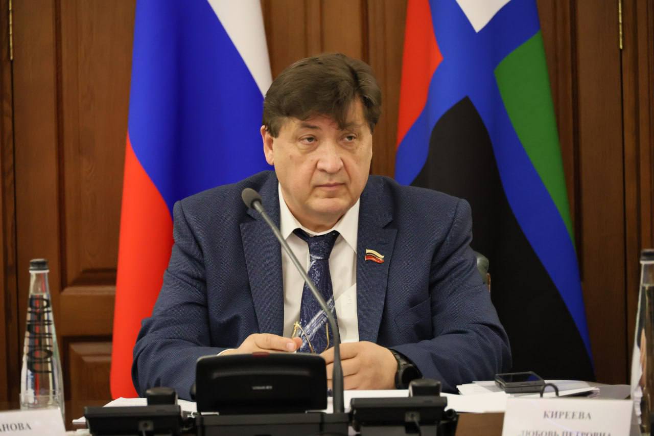 Юрий Клепиков: В преддверии ноябрьского заседания Белгородской областной Думы первыми к работе приступили комитеты по законодательству, местному самоуправлению и безопасности, по молодёжной политике, спорту и развитию... Юрий Клепиков: В преддверии ноябрьского заседания Белгородской областной Думы первыми к работе приступили комитеты по законодательству, местному самоуправлению и безопасности, по молодёжной политике, спорту и развитию...