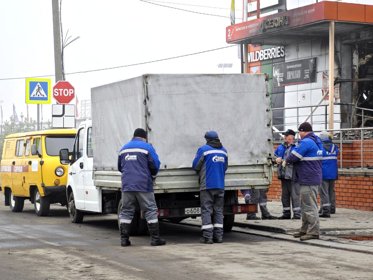 Николай Нестеров: Провёл рабочее совещание на коммерческих объектах, пострадавших в вследствие недавней вражеской атаки Николай Нестеров: Провёл рабочее совещание на коммерческих объектах, пострадавших в вследствие недавней вражеской атаки
