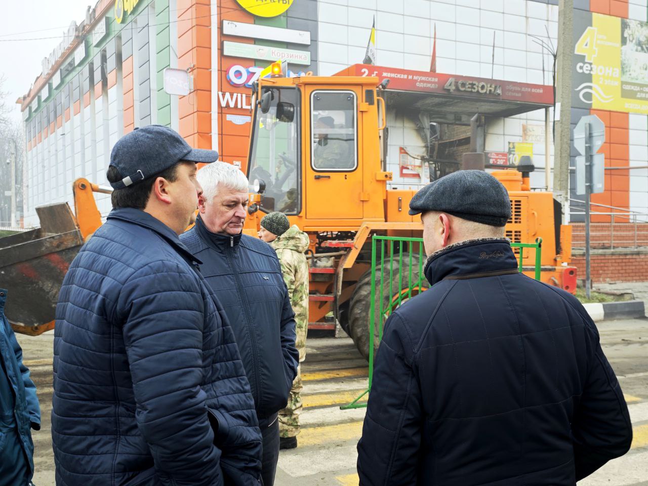 Николай Нестеров: Провёл рабочее совещание на коммерческих объектах, пострадавших в вследствие недавней вражеской атаки