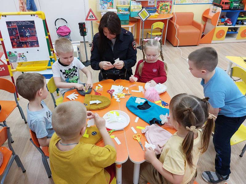 В рамках празднования Всемирного дня ребенка сотрудники Госавтоинспекции напомнили дошкольникам о соблюдении ПДД В рамках празднования Всемирного дня ребенка сотрудники Госавтоинспекции напомнили дошкольникам о соблюдении ПДД