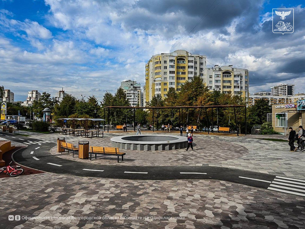 В Белгороде обновлённый сквер «Комсомольский» привели в порядок перед зимой В Белгороде обновлённый сквер «Комсомольский» привели в порядок перед зимой