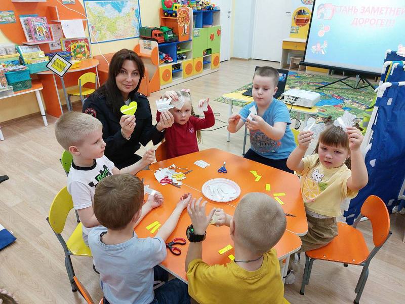 В рамках празднования Всемирного дня ребенка сотрудники Госавтоинспекции напомнили дошкольникам о соблюдении ПДД В рамках празднования Всемирного дня ребенка сотрудники Госавтоинспекции напомнили дошкольникам о соблюдении ПДД