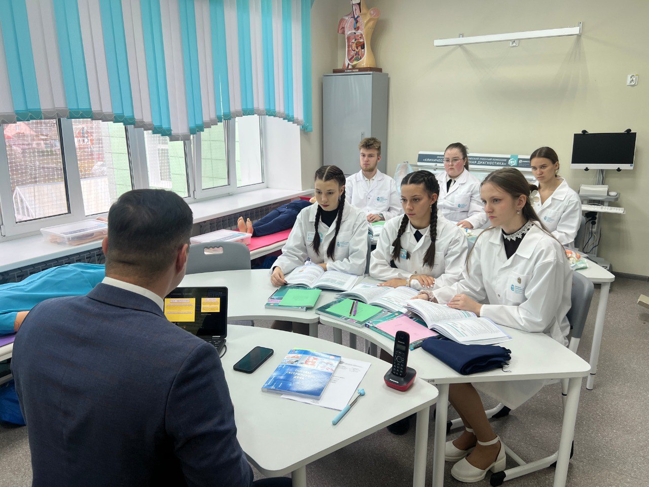 Владимир Переверзев: Со школьной скамьи – в медицину: как в Борисовской СОШ №2 готовят будущих врачей Владимир Переверзев: Со школьной скамьи – в медицину: как в Борисовской СОШ №2 готовят будущих врачей