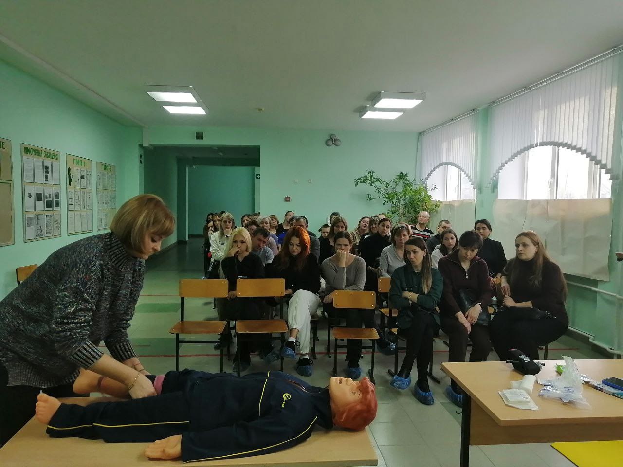 Оказание первой доврачебной помощи является важным действием, которое может спасти жизнь человеку в чрезвычайной ситуации