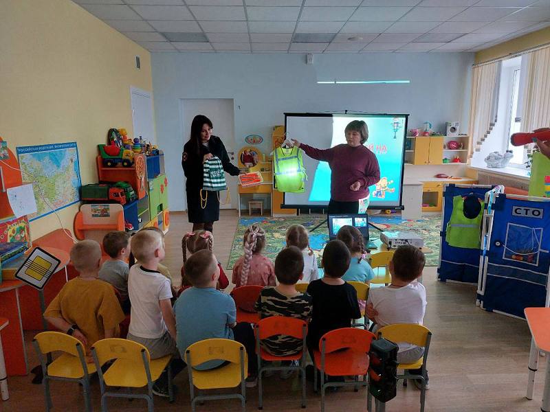 В рамках празднования Всемирного дня ребенка сотрудники Госавтоинспекции напомнили дошкольникам о соблюдении ПДД В рамках празднования Всемирного дня ребенка сотрудники Госавтоинспекции напомнили дошкольникам о соблюдении ПДД