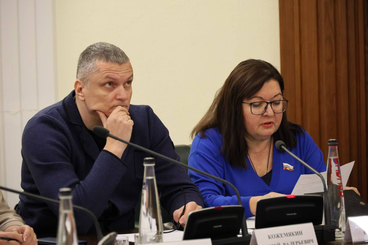 Юрий Клепиков: В преддверии ноябрьского заседания Белгородской областной Думы первыми к работе приступили комитеты по законодательству, местному самоуправлению и безопасности, по молодёжной политике, спорту и развитию... Юрий Клепиков: В преддверии ноябрьского заседания Белгородской областной Думы первыми к работе приступили комитеты по законодательству, местному самоуправлению и безопасности, по молодёжной политике, спорту и развитию...