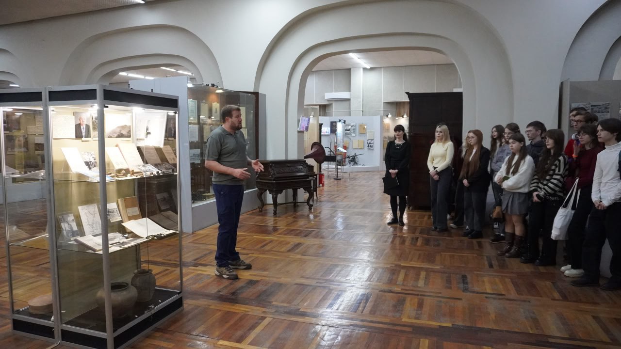 В Белгородском государственном историко-краеведческом музее открылась выставка «Из глубины веков» из археологической коллекции музея В Белгородском государственном историко-краеведческом музее открылась выставка «Из глубины веков» из археологической коллекции музея