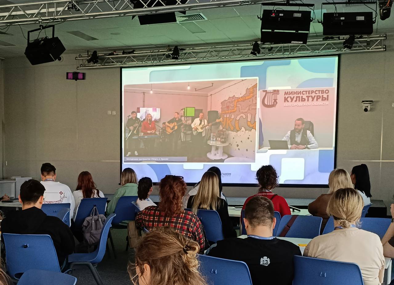 Выступил перед коллегами в формате ВКС на образовательной программе «Арт-резиденции — команда региона», которая проходит на площадке Академии творческих индустрий «Меганом» Выступил перед коллегами в формате ВКС на образовательной программе «Арт-резиденции — команда региона», которая проходит на площадке Академии творческих индустрий «Меганом»