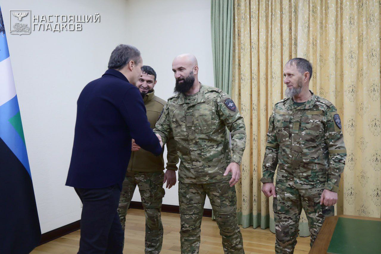 Вячеслав Гладков наградил силовиков, задержавших сообщника Кострикина Вячеслав Гладков наградил силовиков, задержавших сообщника Кострикина