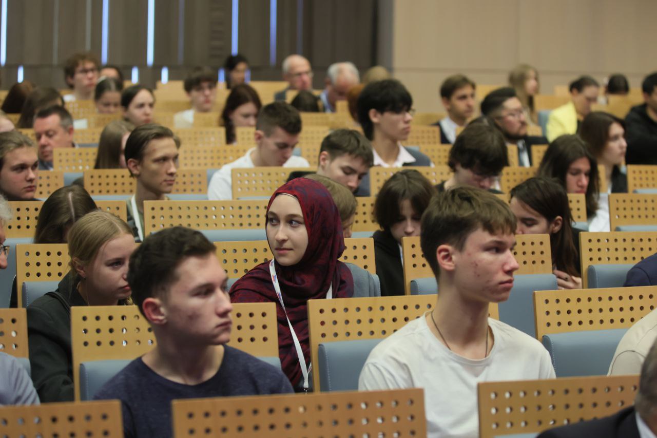 Апти Алаудинов: Принял участие в пленарном заседании Форума российской идентичности, организованном Институтом гражданской идентичности Университета Косыгина при поддержке Минобрнауки России в Международном мультимедийном... Апти Алаудинов: Принял участие в пленарном заседании Форума российской идентичности, организованном Институтом гражданской идентичности Университета Косыгина при поддержке Минобрнауки России в Международном мультимедийном...