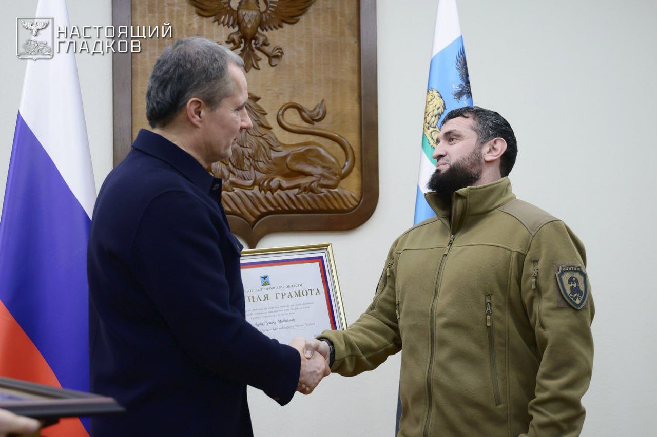 Вячеслав Гладков наградил силовиков, задержавших сообщника Кострикина Вячеслав Гладков наградил силовиков, задержавших сообщника Кострикина