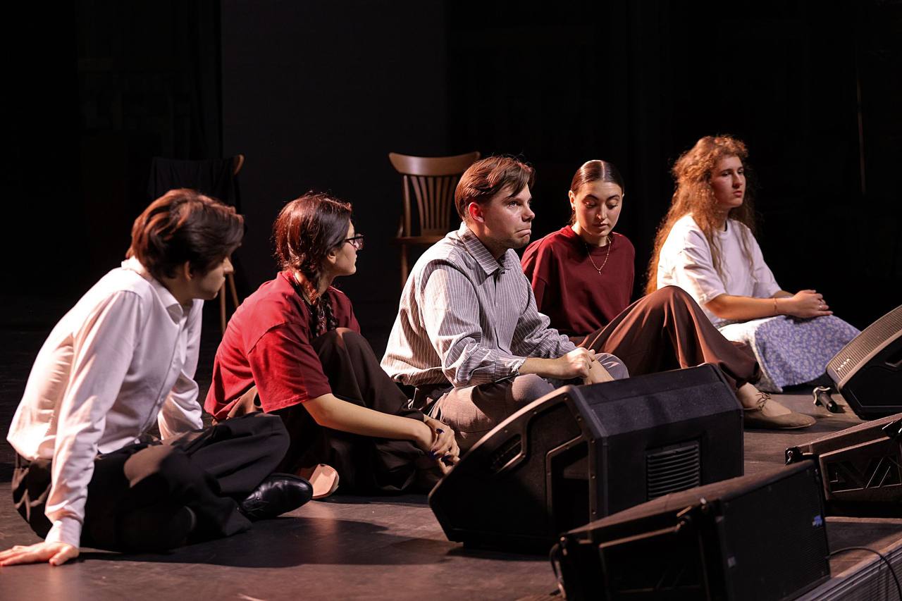 Татьяна Киреева: На этих выходных в областном Центре молодёжных инициатив прошла премьера пятого спектакля в рамках проекта «Арт-лаборатория молодых творцов «Пограничное искусство: Курск и Белгород», реализуемого при...