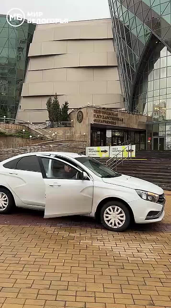 Тимур Халиуллин получил награду за победу в шоу «Колесо времени» на сцене филармонии