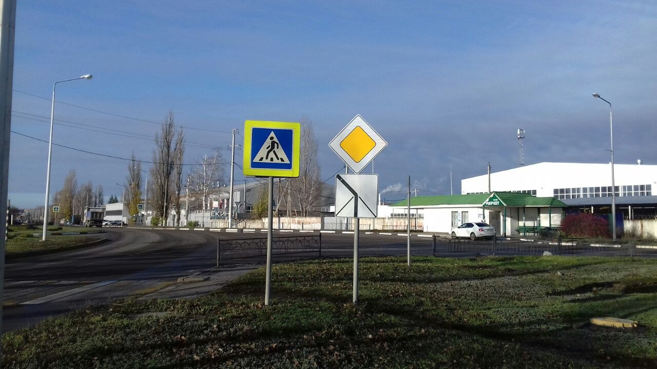 В городе Шебекино продолжается обновление дорожных знаков В городе Шебекино продолжается обновление дорожных знаков