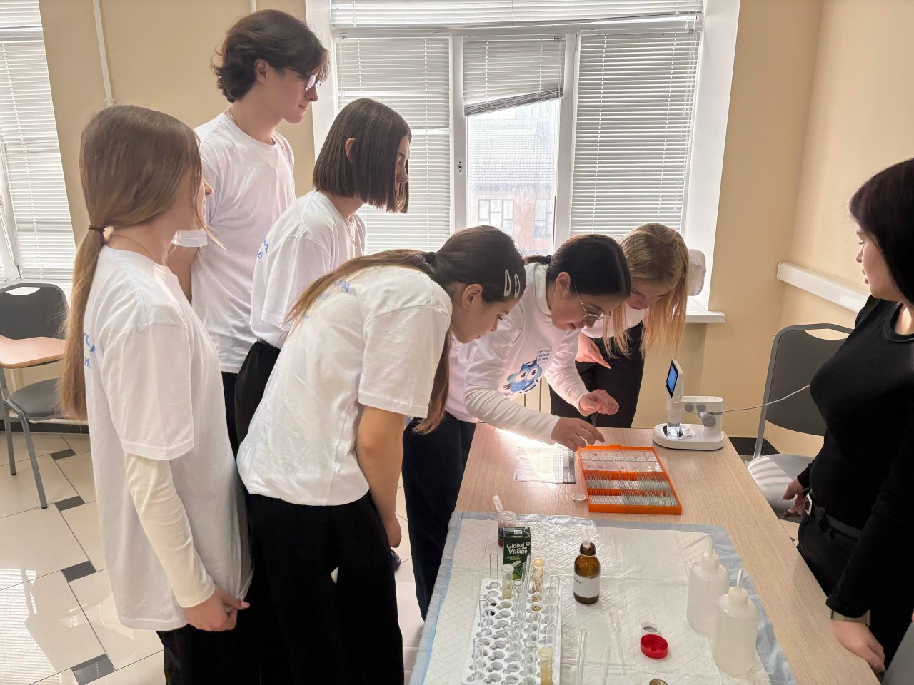 Владимир Переверзев: Учащиеся 10 и 11 медицинских классов школы №2 поселка Борисовка в рамках губернаторского проекта «Медицинские классы» активно участвуют в профориентационных «Университетских субботах», которые проводит... Владимир Переверзев: Учащиеся 10 и 11 медицинских классов школы №2 поселка Борисовка в рамках губернаторского проекта «Медицинские классы» активно участвуют в профориентационных «Университетских субботах», которые проводит...