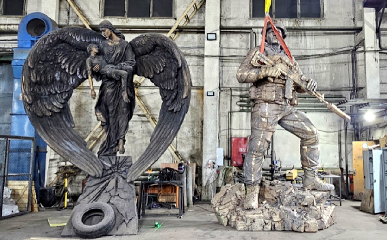 «Это настоящий мужской пазл», – скульптор Андрей Коробцов поделился кадрами работы над памятником для Белгорода, который появится на месте «раненого сердца» «Это настоящий мужской пазл», – скульптор Андрей Коробцов поделился кадрами работы над памятником для Белгорода, который появится на месте «раненого сердца»