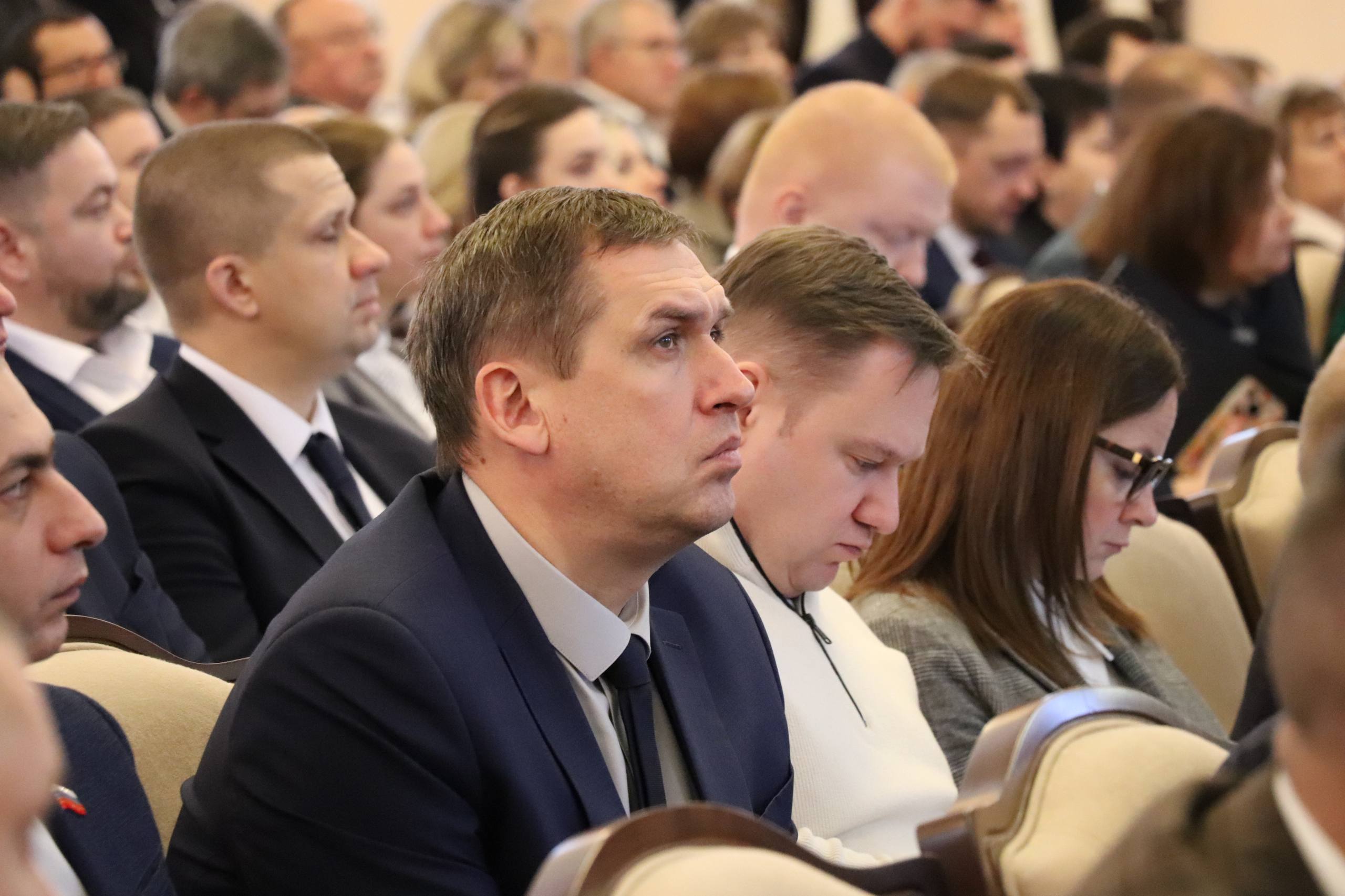 Юрий Клепиков: Ещё один принятый сегодня закон области устанавливает на 2026 год коэффициент, исходя из которого определяется размер стоимости патента по налогу на доходы физических лиц у иностранных граждан Юрий Клепиков: Ещё один принятый сегодня закон области устанавливает на 2026 год коэффициент, исходя из которого определяется размер стоимости патента по налогу на доходы физических лиц у иностранных граждан