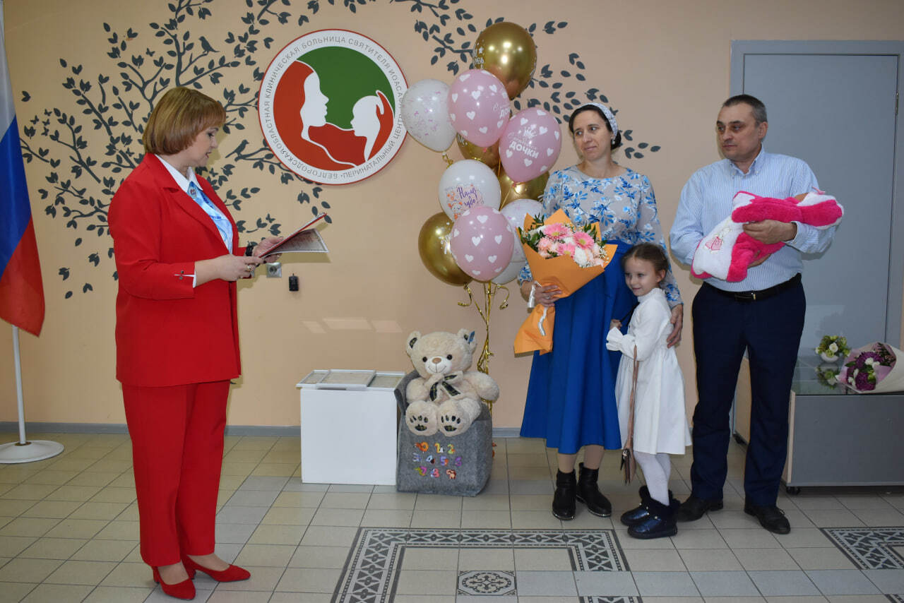 Друзья! У нас есть замечательная новость: в семье Алексея и Оксаны Поповых из села Лаптевка родился восьмой ребёнок Друзья! У нас есть замечательная новость: в семье Алексея и Оксаны Поповых из села Лаптевка родился восьмой ребёнок