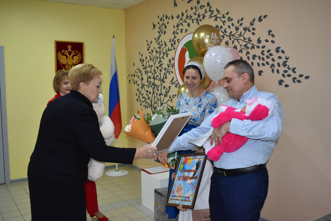 Друзья! У нас есть замечательная новость: в семье Алексея и Оксаны Поповых из села Лаптевка родился восьмой ребёнок Друзья! У нас есть замечательная новость: в семье Алексея и Оксаны Поповых из села Лаптевка родился восьмой ребёнок