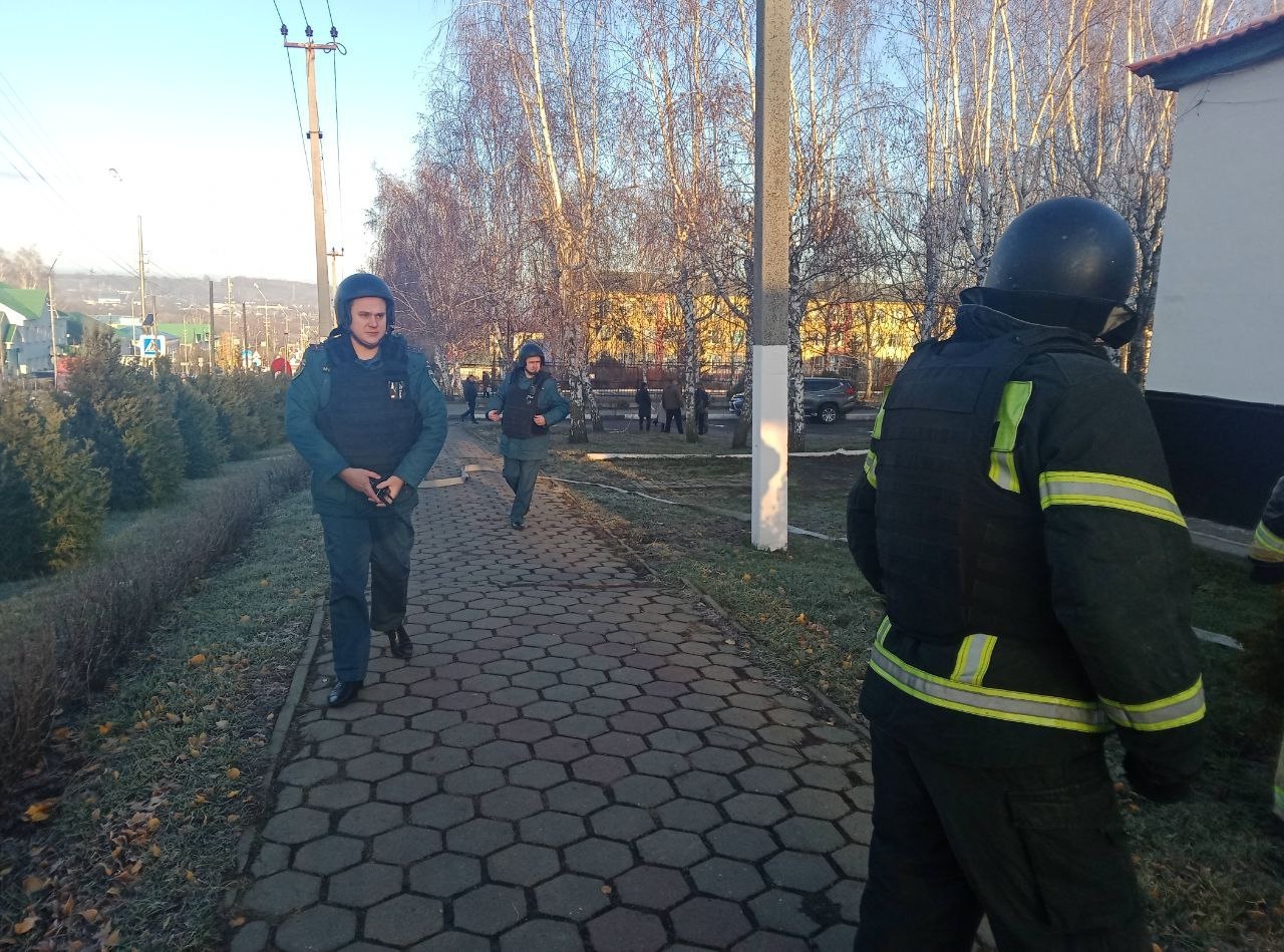 В посёлке Вейделевка прошли командно-штабные учения по теме «Проведение аварийно-спасательных и других неотложных работ в случае возникновения опасностей для населения при военных конфликтах или вследствие этих конфликтов, а... В посёлке Вейделевка прошли командно-штабные учения по теме «Проведение аварийно-спасательных и других неотложных работ в случае возникновения опасностей для населения при военных конфликтах или вследствие этих конфликтов, а...