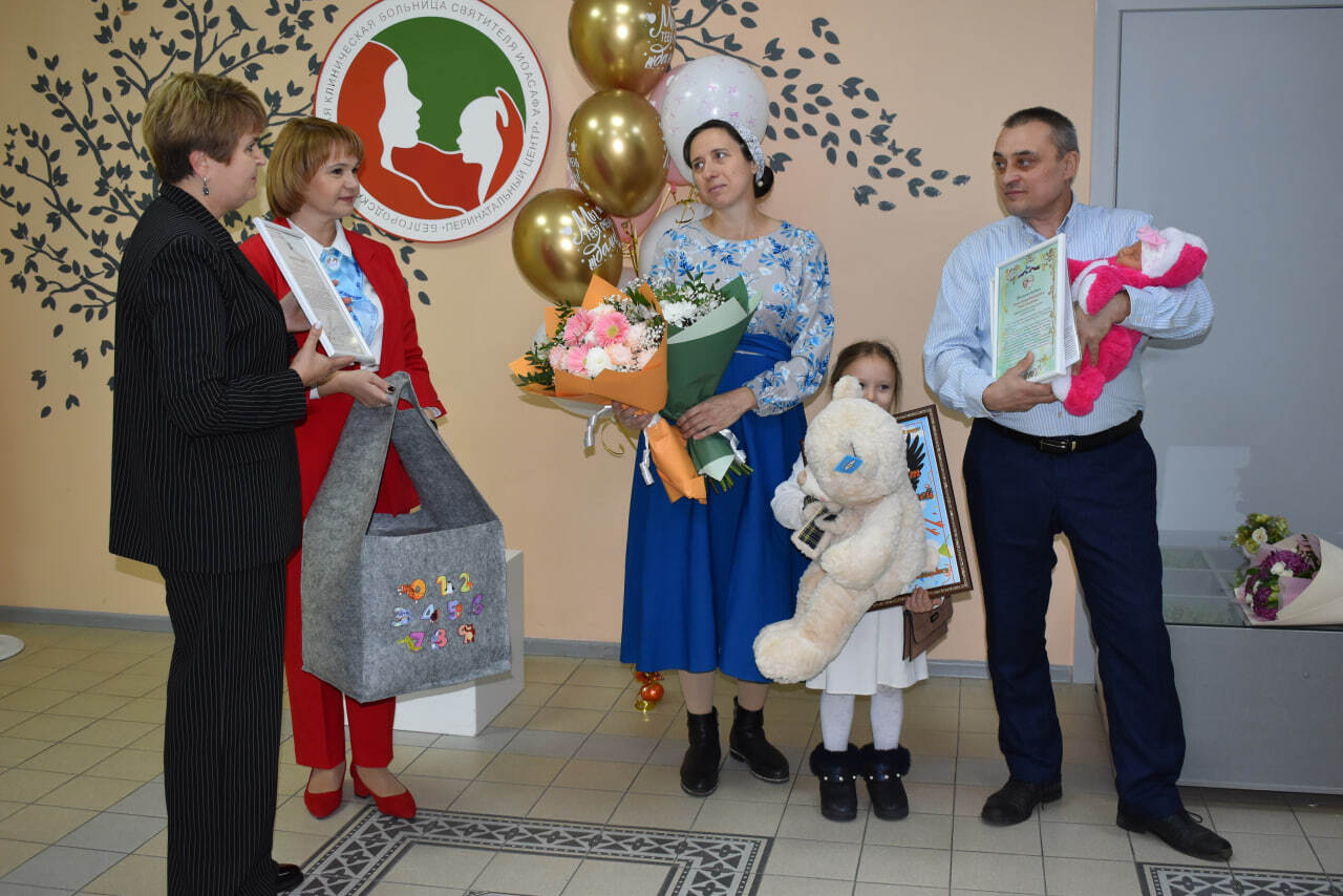 Друзья! У нас есть замечательная новость: в семье Алексея и Оксаны Поповых из села Лаптевка родился восьмой ребёнок Друзья! У нас есть замечательная новость: в семье Алексея и Оксаны Поповых из села Лаптевка родился восьмой ребёнок