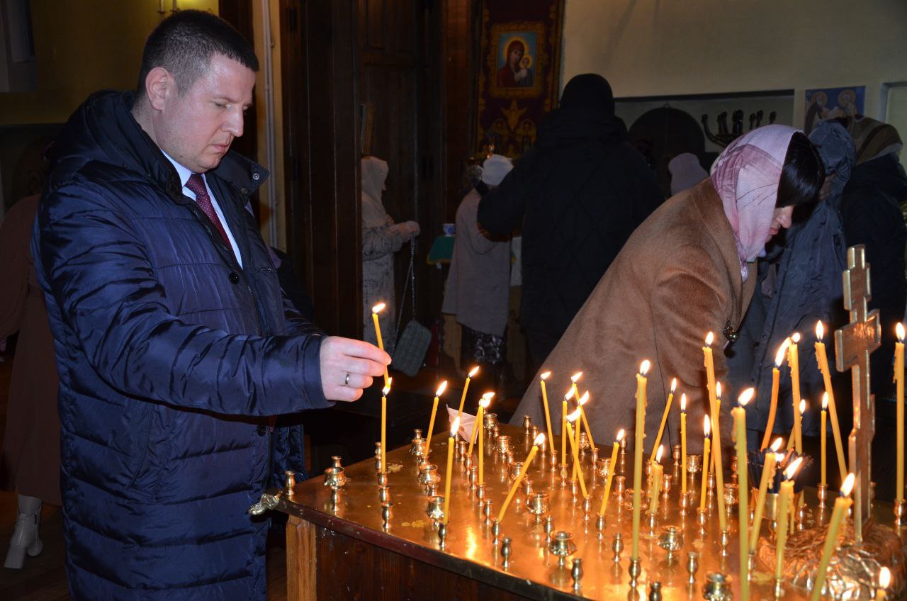 В стенах храма святых бессребреников Космы и Дамиана состоялась трогательная и душевная встреча, объединившая матерей и вдов наших героев, беззаветно отдавших свои жизни за Отечество В стенах храма святых бессребреников Космы и Дамиана состоялась трогательная и душевная встреча, объединившая матерей и вдов наших героев, беззаветно отдавших свои жизни за Отечество