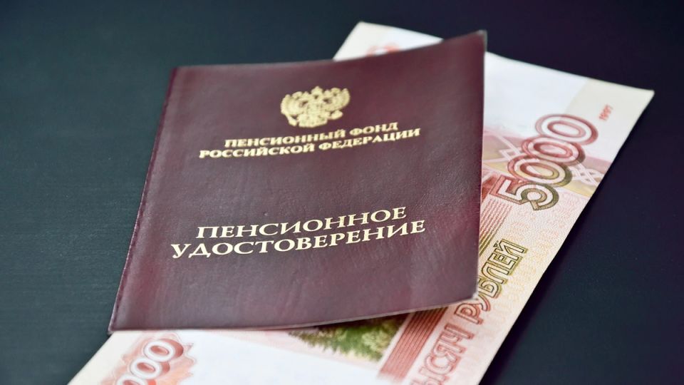 Как работающие пенсионеры всё ближе к своим неработающим сверстникам: новые данные 2025 года