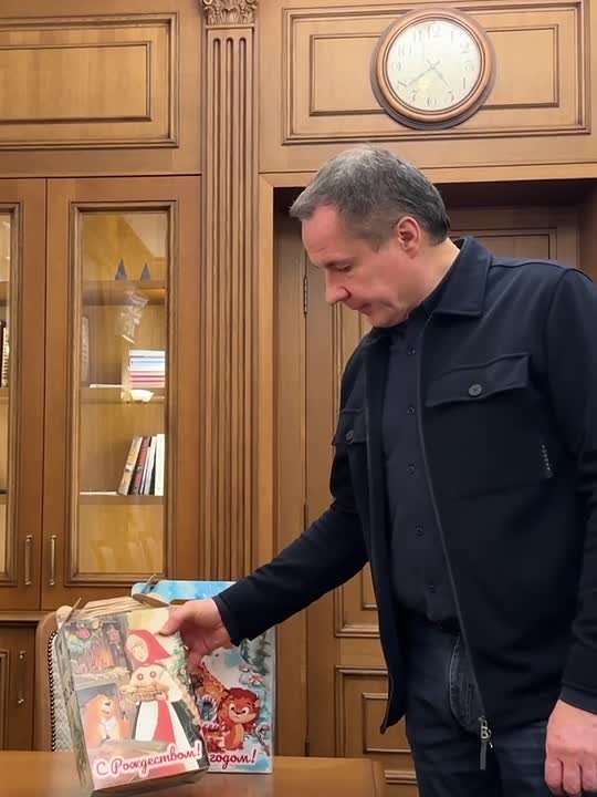Вячеслав Гладков показал новогодние подарки для белгородских детей