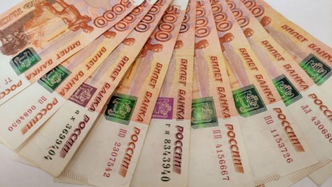 К праздникам россияне получили досрочные пенсии и пособия в рекордном объеме