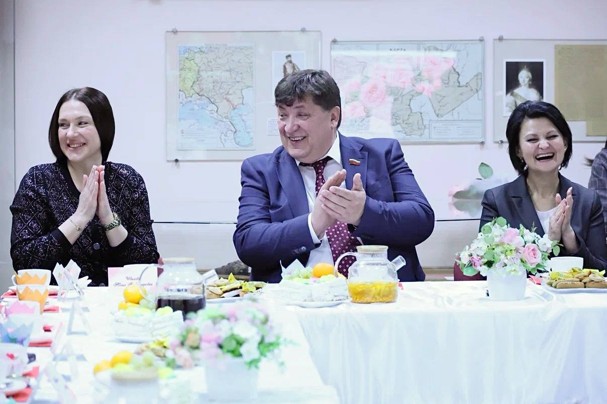 В эти дни все поздравления, пожелания и добрые слова адресованы самым главным людям — мамам